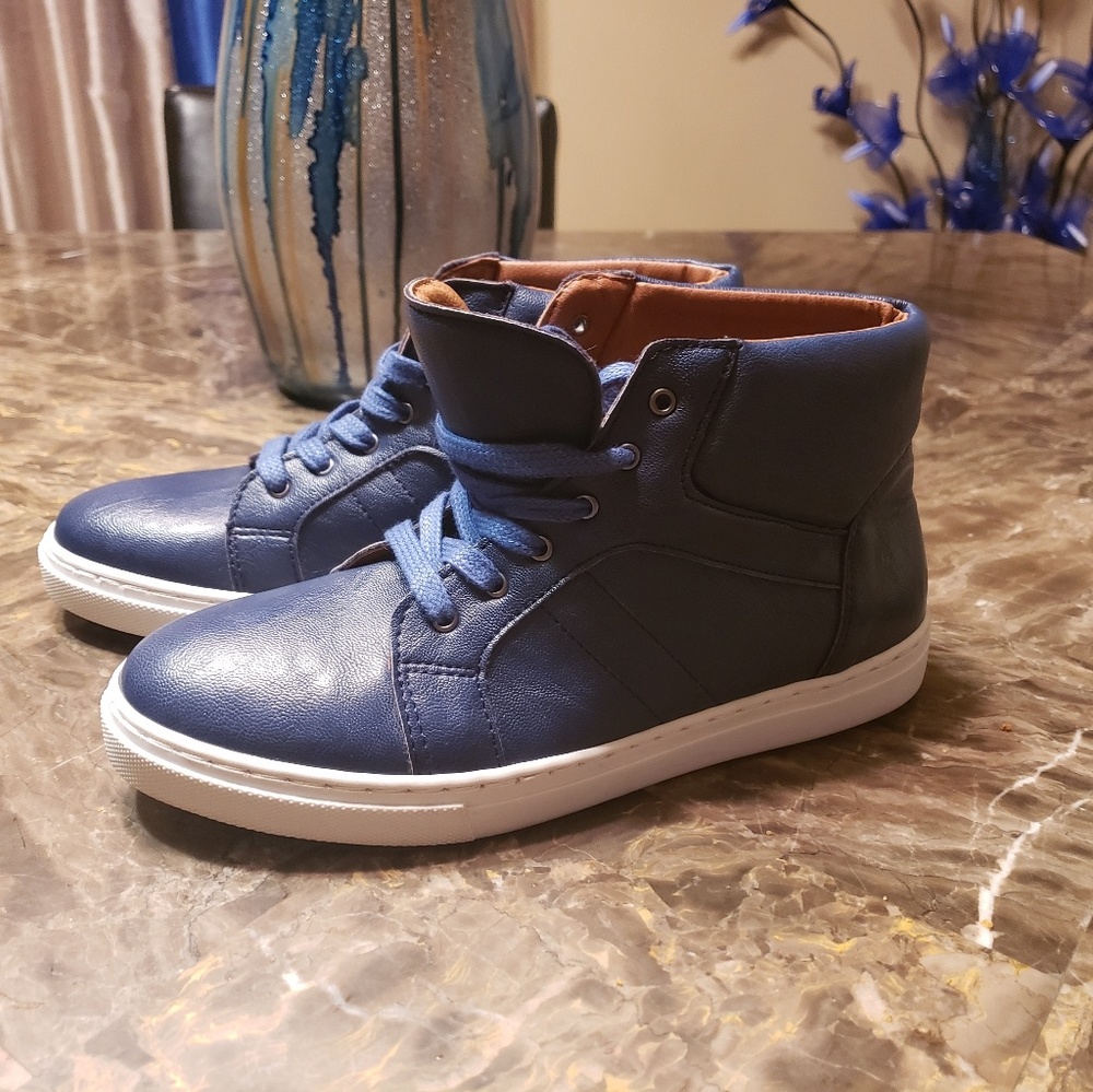 Shoes - Picture 3 of 3